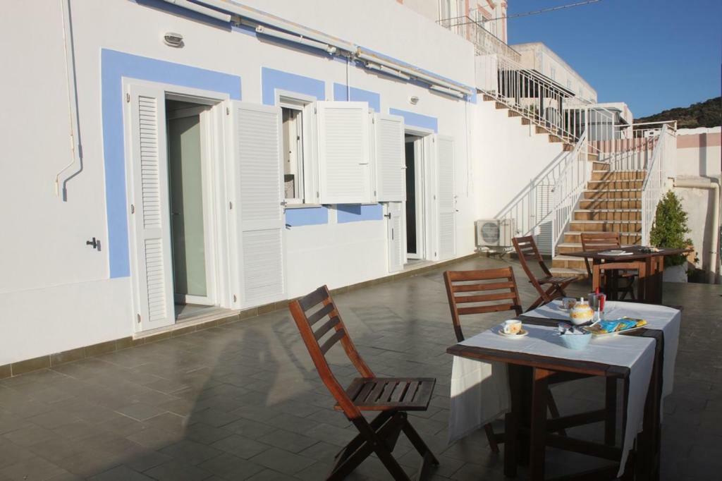 Le Case Dei Pescatori - Residence Il Tramonto Ponza Bagian luar foto